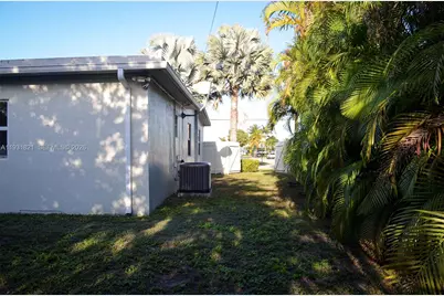 10840 Westwood Lake Dr #0, Miami, FL 33165 - Photo 29