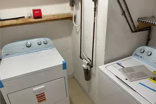 10840 Westwood Lake Dr, Miami, FL 33165 - Photo 23