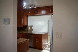 10840 Westwood Lake Dr, Miami, FL 33165 - Photo 15