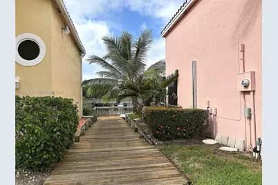 606 SE Trafalgar Ct, Dania Beach, FL 33004 - Photo 59