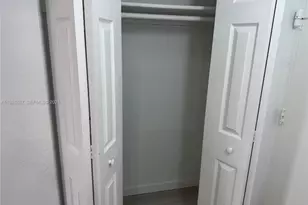 11145 SW 6th St, Pembroke Pines, FL 33025 - Photo 5