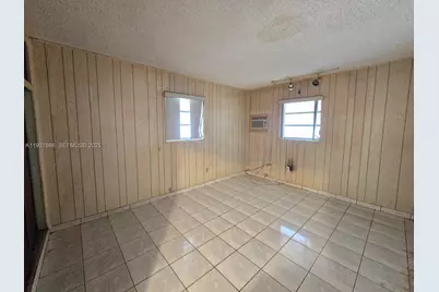 571 E 54th St, Hialeah, FL 33013 - Photo 13