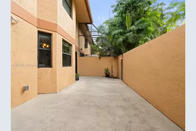11282 SW 9th Ct, Pembroke Pines, FL 33025 - Photo 27