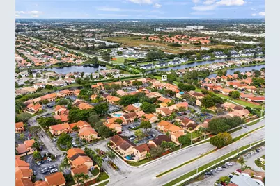 11282 SW 9th Ct, Pembroke Pines, FL 33025 - Photo 5