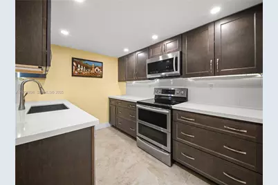 11282 SW 9th Ct, Pembroke Pines, FL 33025 - Photo 13