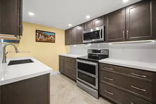 11282 SW 9th Ct, Pembroke Pines, FL 33025 - Photo 13