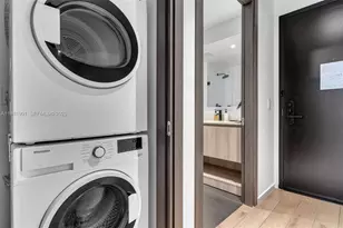 398 NE 5th St, Miami, FL 33132 - Photo 17