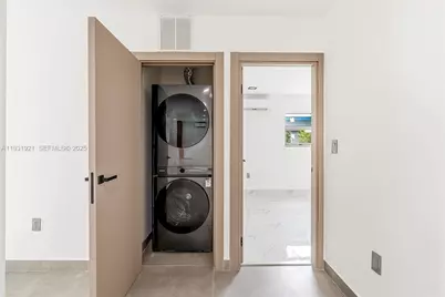 251 SW 9th Ave, Hallandale Beach, FL 33009 - Photo 13