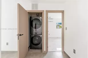 251 SW 9th Ave, Hallandale Beach, FL 33009 - Photo 13