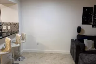 31 SE 5th St, Miami, FL 33131 - Photo 9