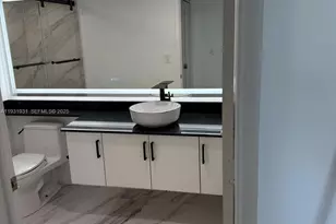 31 SE 5th St, Miami, FL 33131 - Photo 11