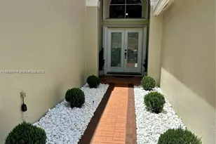 388 Carrington Dr, Weston, FL 33326 - Photo 3