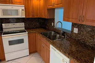 301 NE 14th Ave, Hallandale Beach, FL 33009 - Photo 5