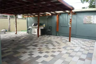 3285 NW 97th St, Miami, FL 33147 - Photo 37