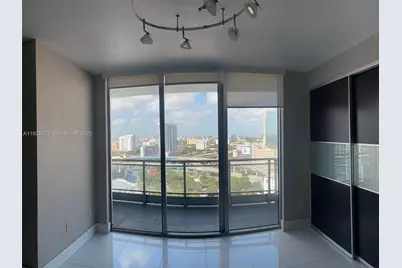 90 SW 3rd St #2207, Miami, FL 33130 - Photo 11