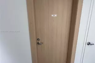 90 SW 3rd St, Miami, FL 33130 - Photo 7