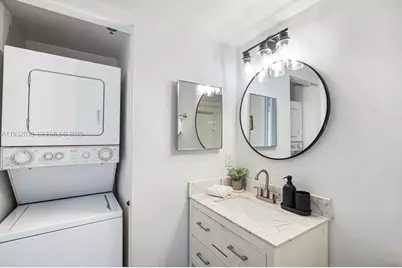 1200 Brickell Bay Dr #2202, Miami, FL 33131 - Photo 7