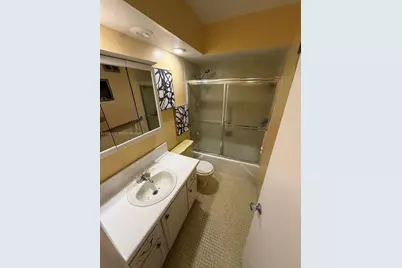 450 Paradise Isle Blvd #302, Hallandale Beach, FL 33009 - Photo 17