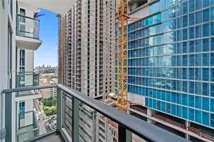 11 NE 6th St, Miami, FL 33132 - Photo 25