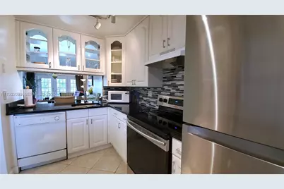 470 Paradise Isle Blvd #309, Hallandale Beach, FL 33009 - Photo 5