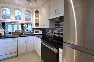 470 Paradise Isle Blvd, Hallandale Beach, FL 33009 - Photo 5