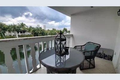 470 Paradise Isle Blvd #309, Hallandale Beach, FL 33009 - Photo 17