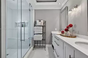 1000 Island Blvd, Aventura, FL 33160 - Photo 37