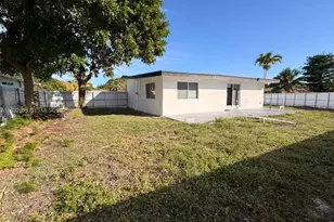 19800 NW Miami Ct, Miami Gardens, FL 33169 - Photo 7