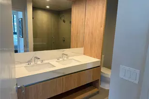 11 NE 6th St, Miami, FL 33132 - Photo 7