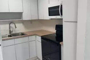 9520 SW 8th St, Miami, FL 33174 - Photo 9