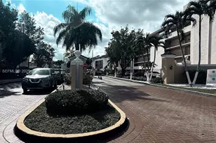 8860 Fontainebleau Blvd, Miami, FL 33172 - Photo 41