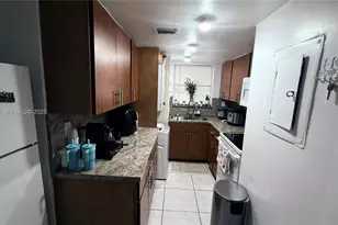 8860 Fontainebleau Blvd, Miami, FL 33172 - Photo 15