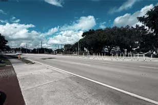 8860 Fontainebleau Blvd, Miami, FL 33172 - Photo 45