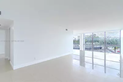 1000 Parkview Dr #301, Hallandale Beach, FL 33009 - Photo 5