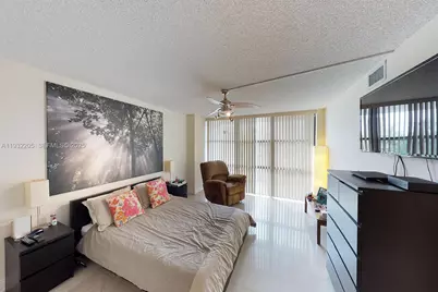 1000 Parkview Dr #301, Hallandale Beach, FL 33009 - Photo 9