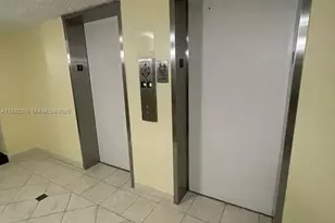 2500 NE 48th Ln, Fort Lauderdale, FL 33308 - Photo 9