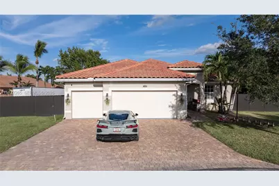 2135 NW 14th Ter, Homestead, FL 33030 - Photo 3