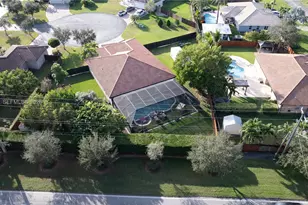 2135 NW 14th Terrace, Homestead, FL 33030 - Photo 5