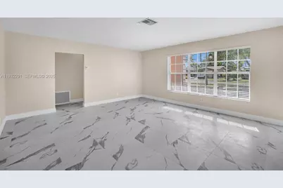 4655 NW 41st Pl, Lauderdale Lakes, FL 33319 - Photo 7