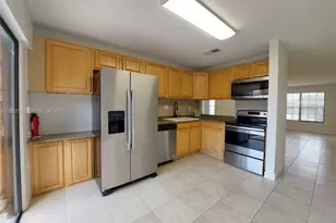 2320 Elm Ct, Pembroke Pines, FL 33026 - Photo 7