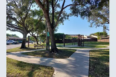 2320 Elm Ct, Pembroke Pines, FL 33026 - Photo 11