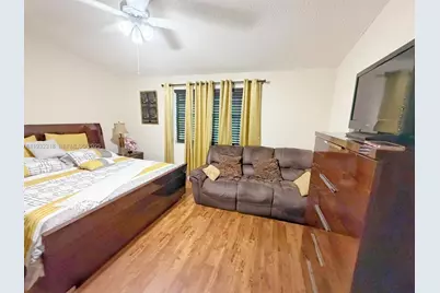 10877 NW 8th St, Pembroke Pines, FL 33026 - Photo 5