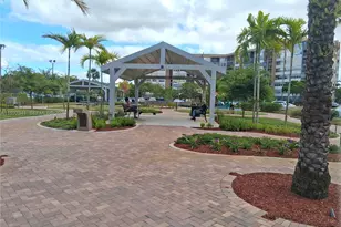 1000 St Charles Pl, Pembroke Pines, FL 33026 - Photo 23