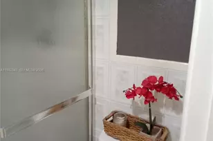 1000 St Charles Pl, Pembroke Pines, FL 33026 - Photo 21