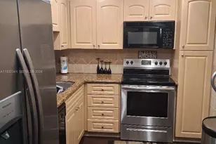 1000 St Charles Pl, Pembroke Pines, FL 33026 - Photo 5