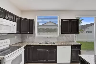 16452 NW 22nd St, Pembroke Pines, FL 33028 - Photo 9