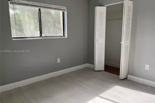 350 W Palm Cir W, Pembroke Pines, FL 33025 - Photo 17