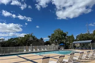 350 W Palm Cir W, Pembroke Pines, FL 33025 - Photo 31