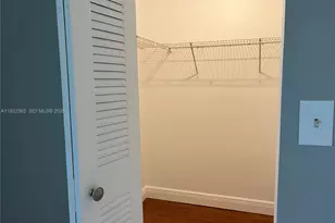 350 W Palm Cir W, Pembroke Pines, FL 33025 - Photo 13