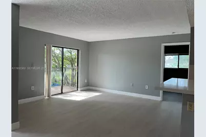 350 W Palm Cir W #201, Pembroke Pines, FL 33025 - Photo 9
